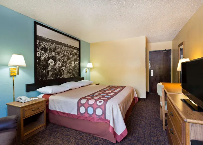 Super 8 By Wyndham Lexington Park/California Area