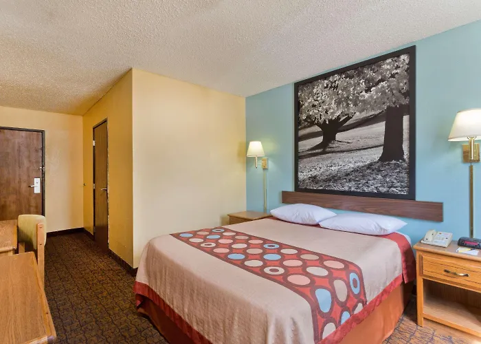 Super 8 By Wyndham Lexington Park/California Area