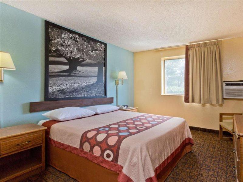 Super 8 By Wyndham Lexington Park/california Area Hotel 2*