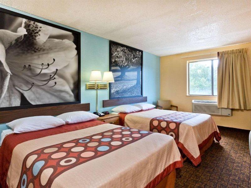 Super 8 By Wyndham Lexington Park/california Area Hotel