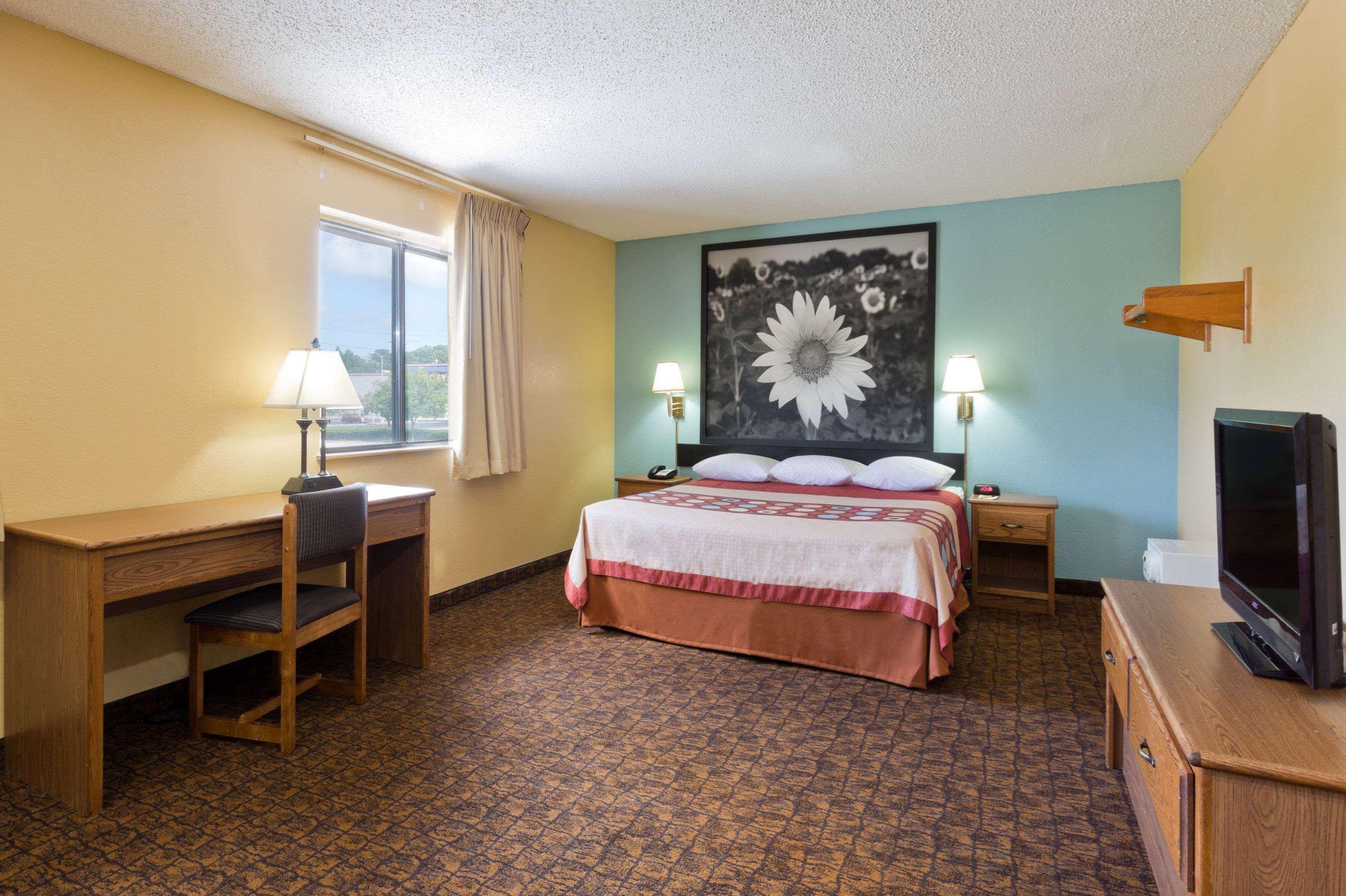 Super 8 By Wyndham Lexington Park/california Area California