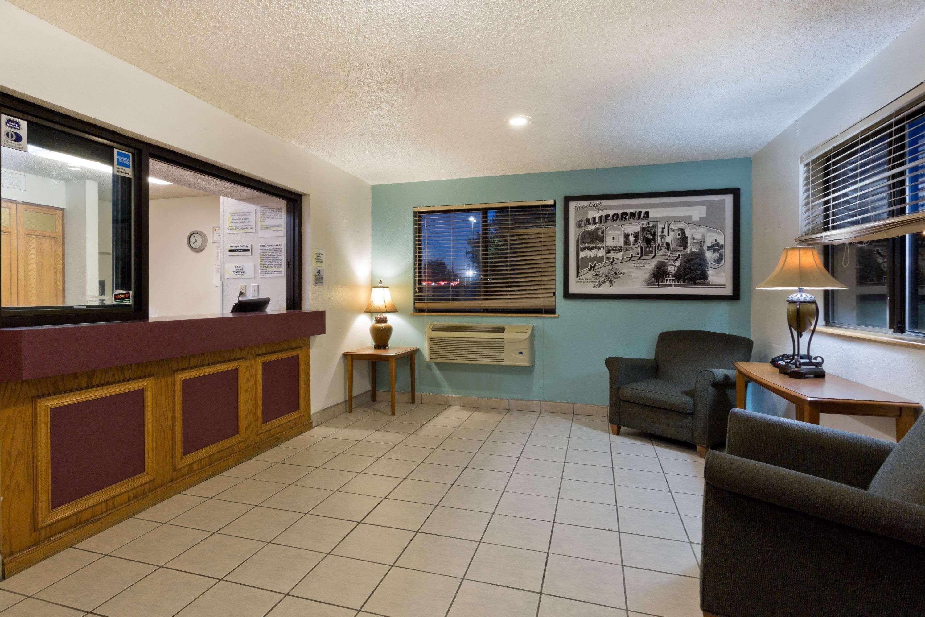 Super 8 By Wyndham Lexington Park/california Area