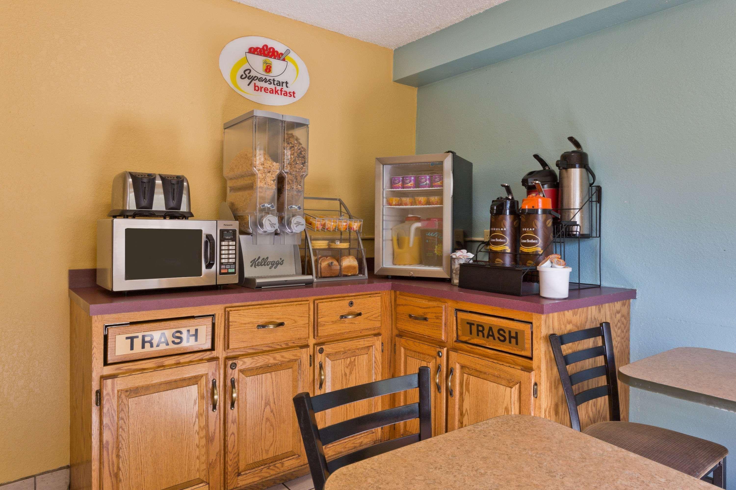 Super 8 By Wyndham Lexington Park/california Area Hotel California