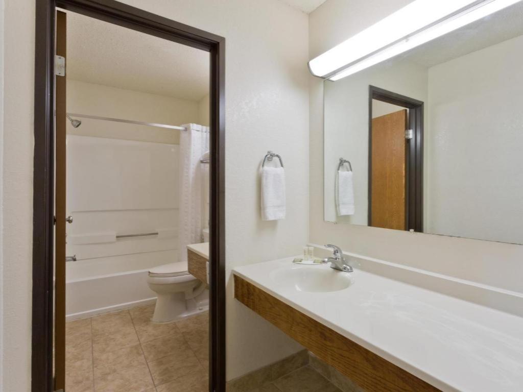 Super 8 By Wyndham Lexington Park/california Area Hotel