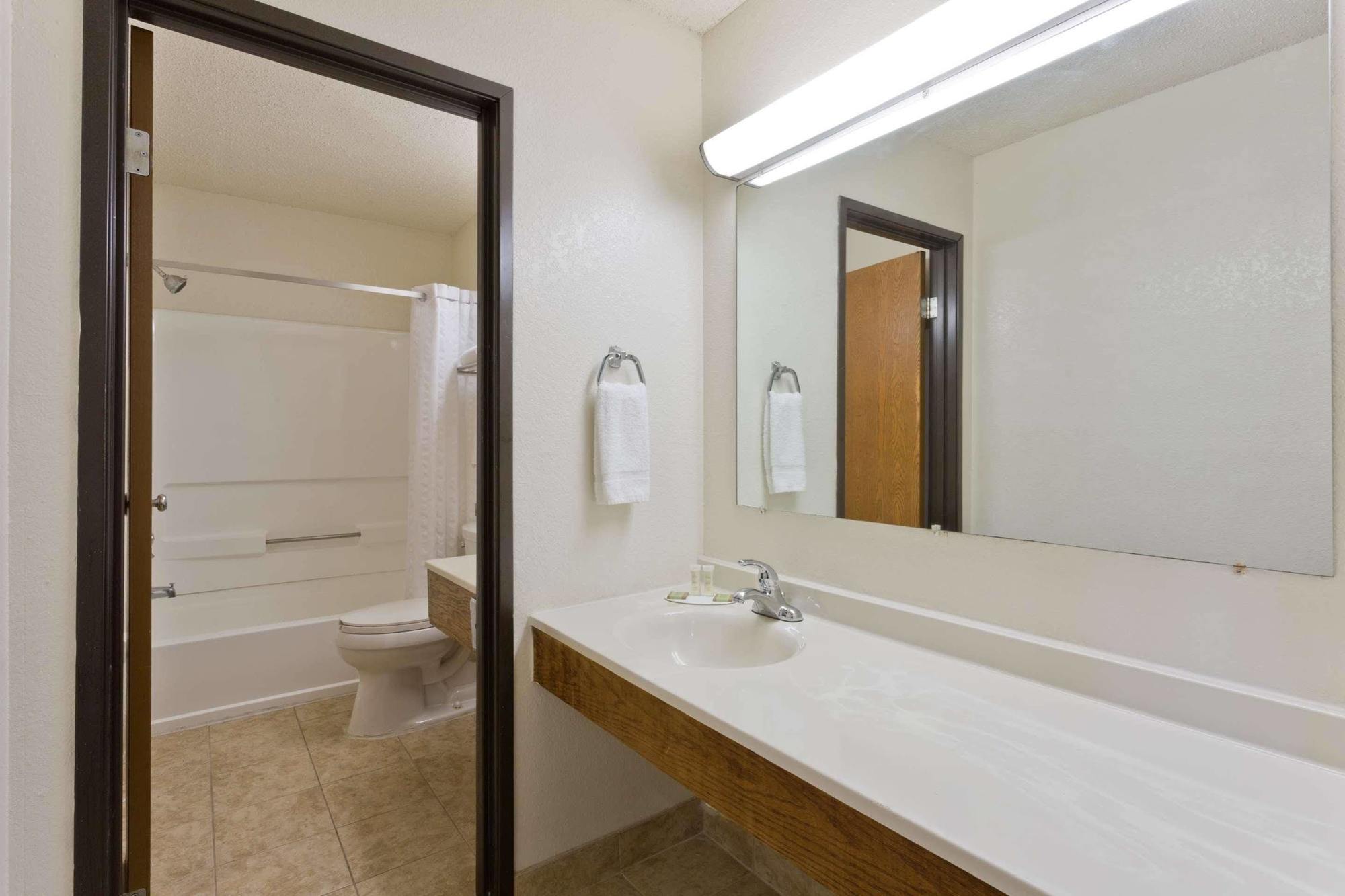 Hotel Super 8 By Wyndham Lexington Park/california Area 2*