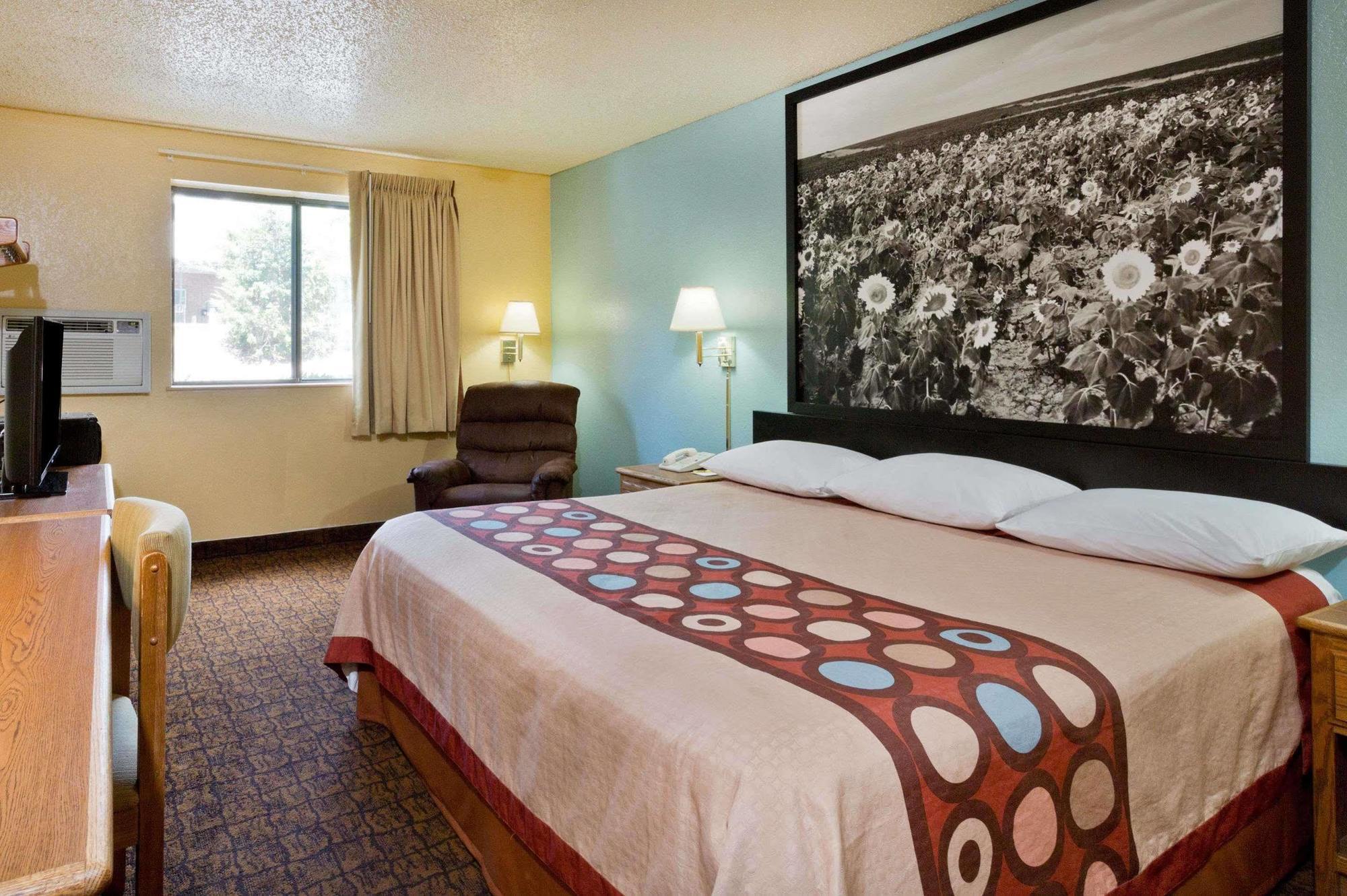 Hotel Super 8 By Wyndham Lexington Park/california Area 2*