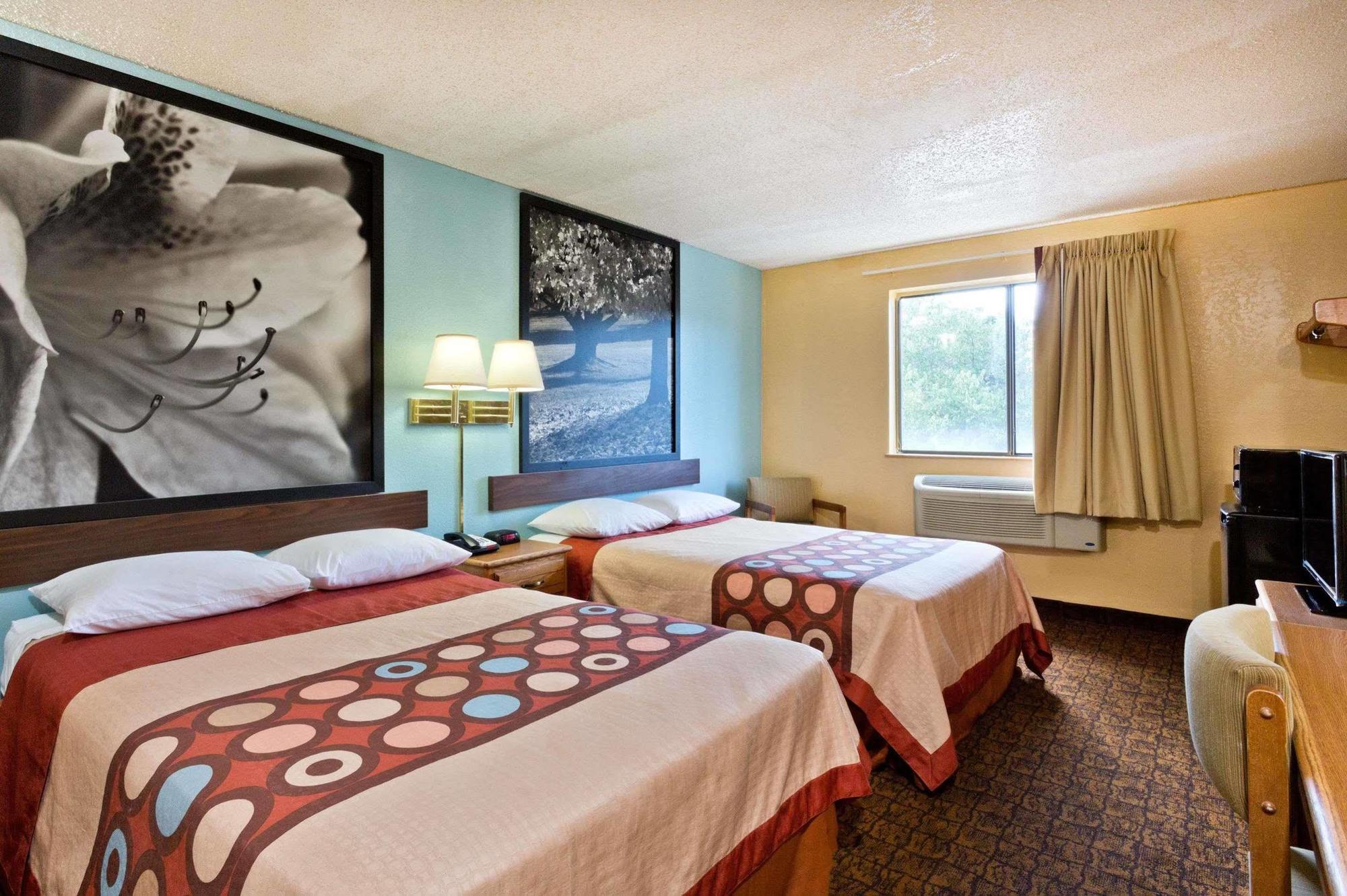 Super 8 By Wyndham Lexington Park/california Area Hotel California