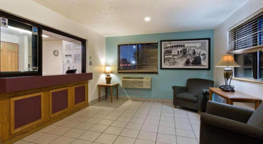Super 8 By Wyndham Lexington Park/california Area California