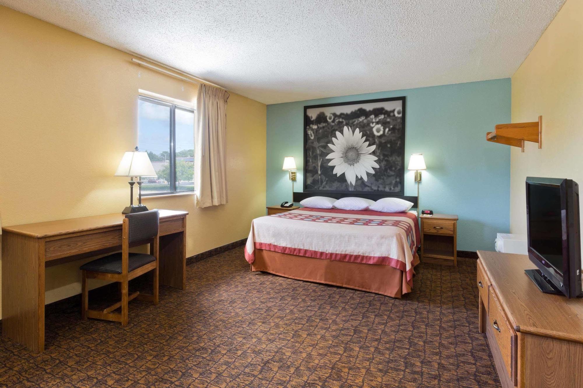Super 8 By Wyndham Lexington Park/california Area Hotel California